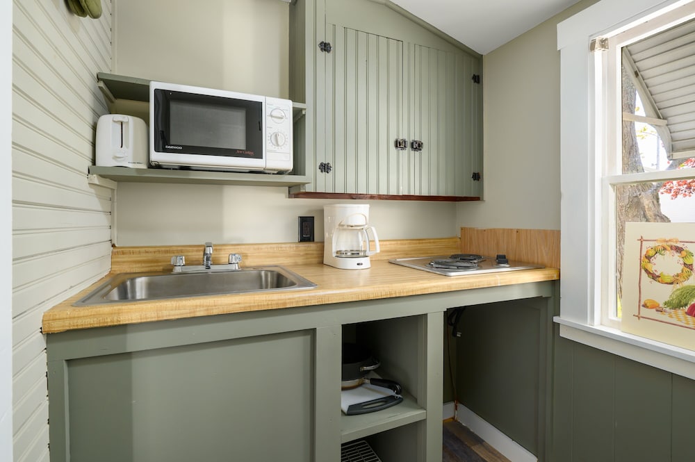 The Beaches Motel & Cottages - photo 29