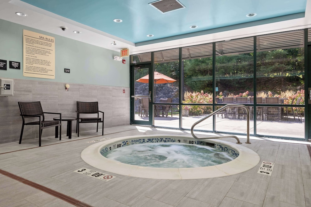 Hampton Inn & Suites Lake George - photo 72