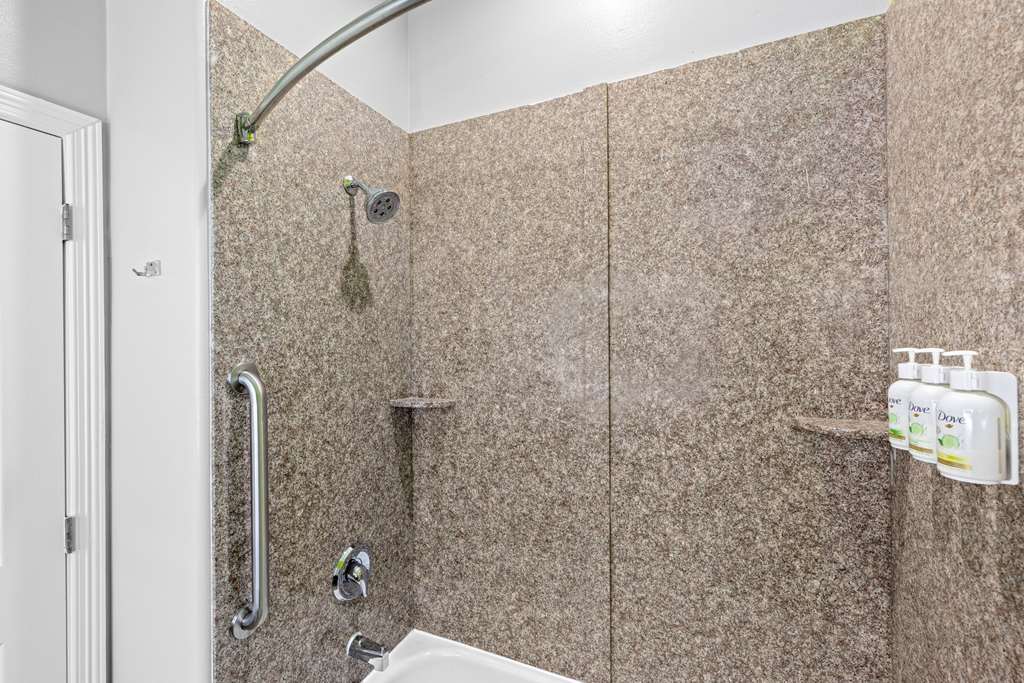 La Quinta Inn & Suites by Wyndham Raymondville - photo 104