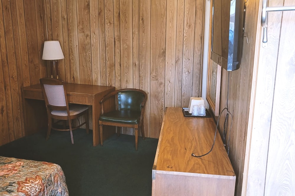Blue Way Inn And Suites Winfield - photo 12