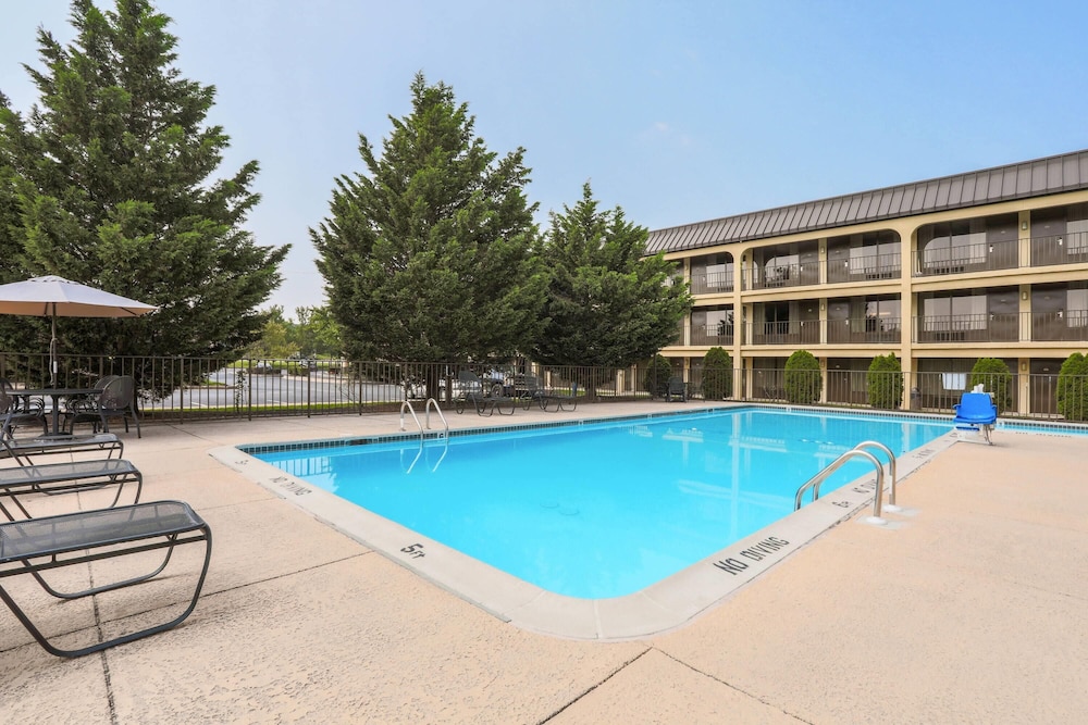 Days Inn by Wyndham Newark Wilmington - photo 13