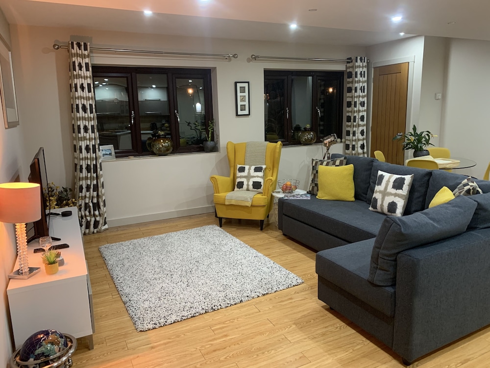 King Canute Apartment Crown Lettings — 4-Star Luxury Hotel in Chichester, United Kingdom