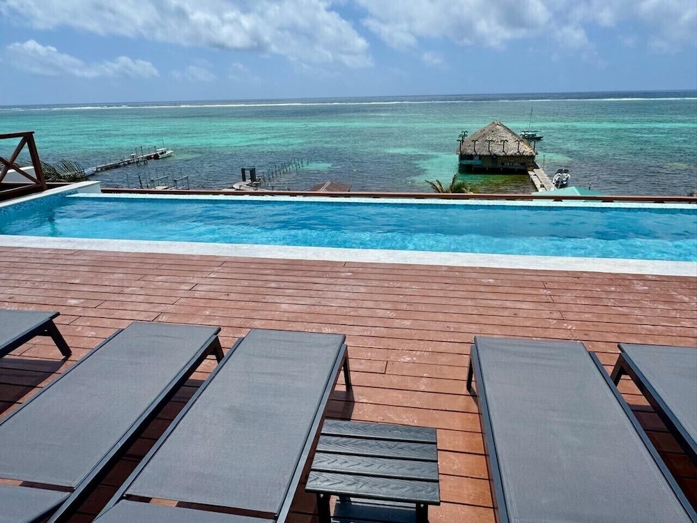 Sandbar Beachfront Hostel and Restaurant