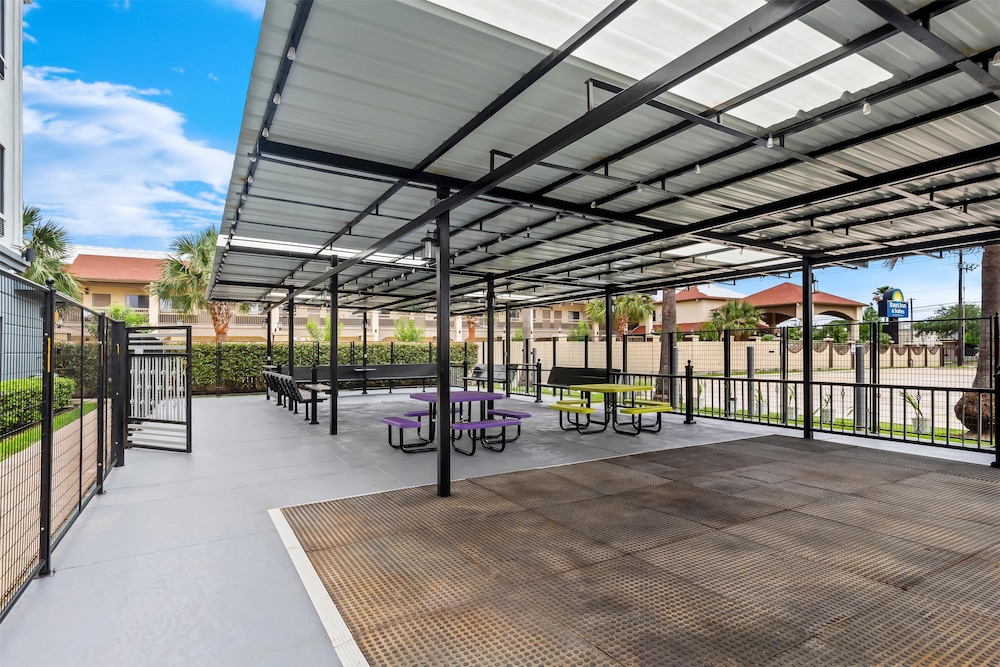 Spark By Hilton Houston Hobby Airport - photo 37