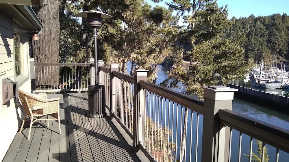 Noyo Harbor Inn Restaurant and Tavern - photo 55