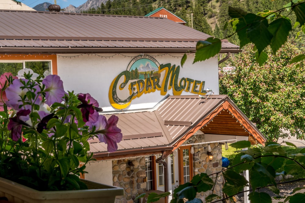 Cedar Motel — hotel in Cranbrook