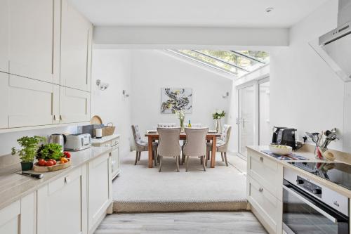 10 Clarence Hill Elegant Town House with outside space — 4-Star Luxury Hotel in Dartmouth, United Kingdom
