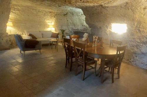 Troglo Entre Caves Et Chateaux — Montlouis Sur Loire