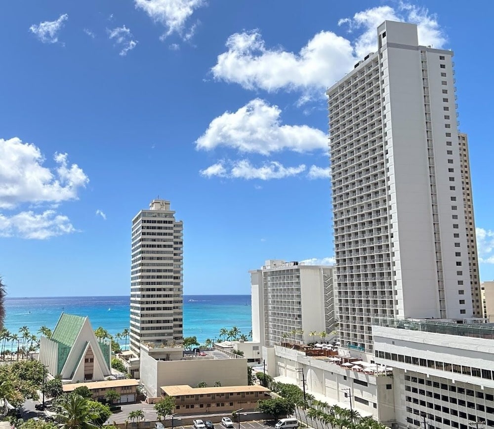 Spacious and Comfortable Ocean View Waikiki Banyan Condo FREE Parking by Koko Resort Vacation Rentals - photo 29