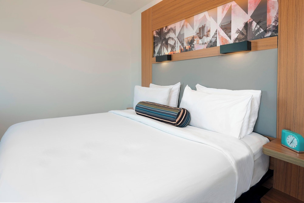 Aloft Jacksonville Airport - photo 9
