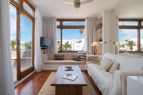 Lanzarote Beach Apartments CASA ONA — 4-Star Luxury Hotel in Costa Teguise, Spain
