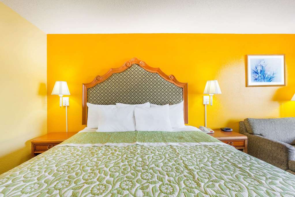 Days Inn by Wyndham Jacksonville - photo 7