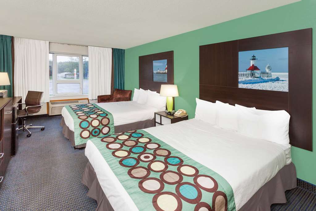 Super 8 by Wyndham Stevensville St. Joseph - photo 5