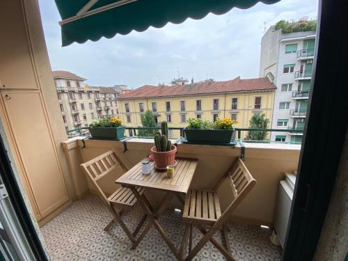 Daniela's Spazioso Appartamento ai Navigli — 4-Star Luxury Hotel in Milan, Italy