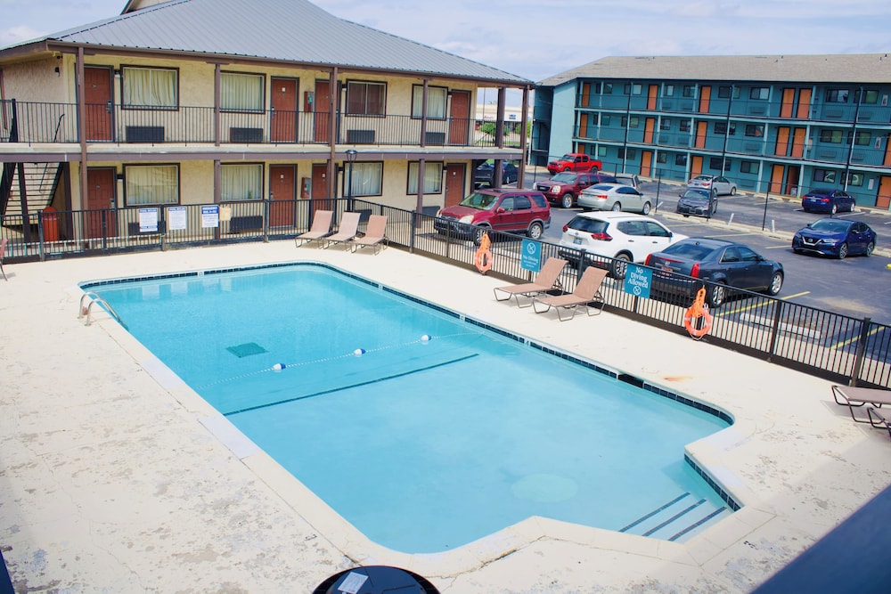 Meridian Inn Oklahoma City Airport - photo 24