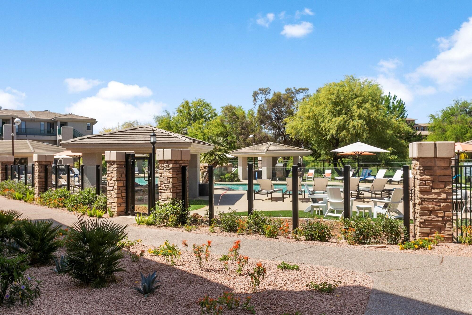 Golf Lover's Cozysuites Kierland Commons — 5-Star Luxury Hotel in Scottsdale, United States