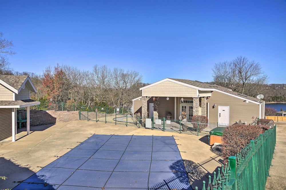 Condo in Lakefront Resort with Boat Launch and Pool - photo 15