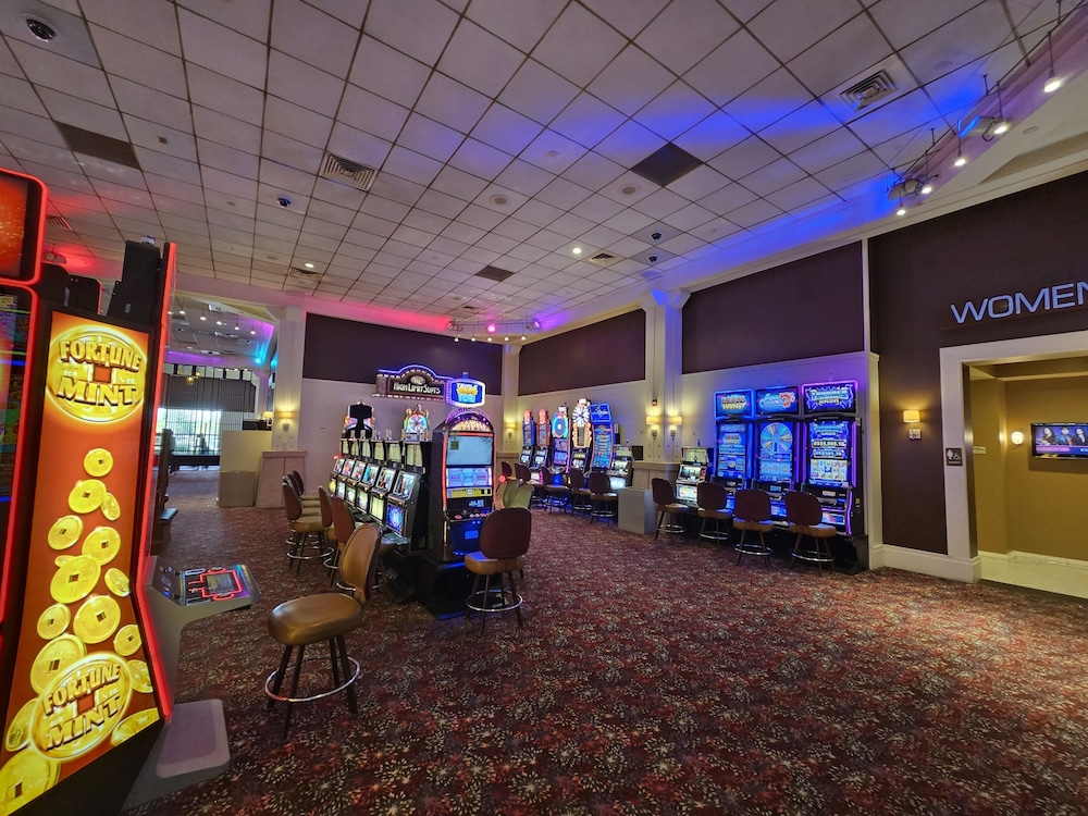 Wild Rose Casino & Hotel Clinton - photo 11