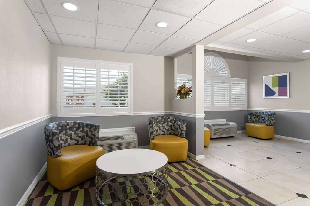 Microtel Inn & Suites by Wyndham Panama City - photo 7