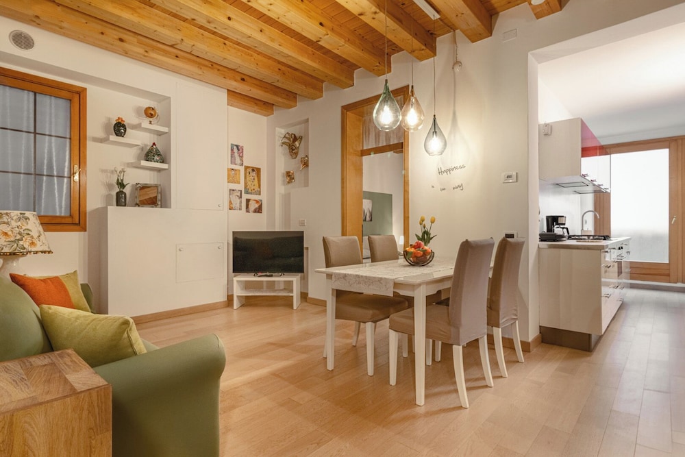 Victoria Home@Duomo — 4-Star Luxury Hotel in Treviso, Italy