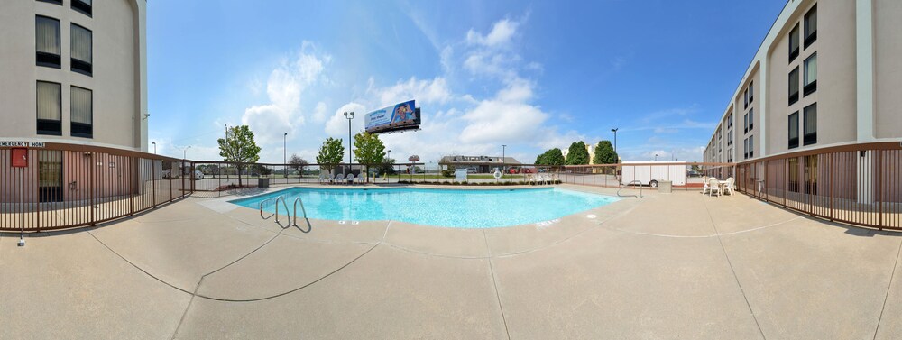 New Victorian Inn & Suites - photo 26