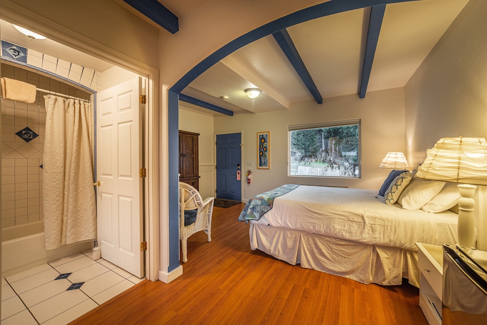 The Islander Inn - photo 48