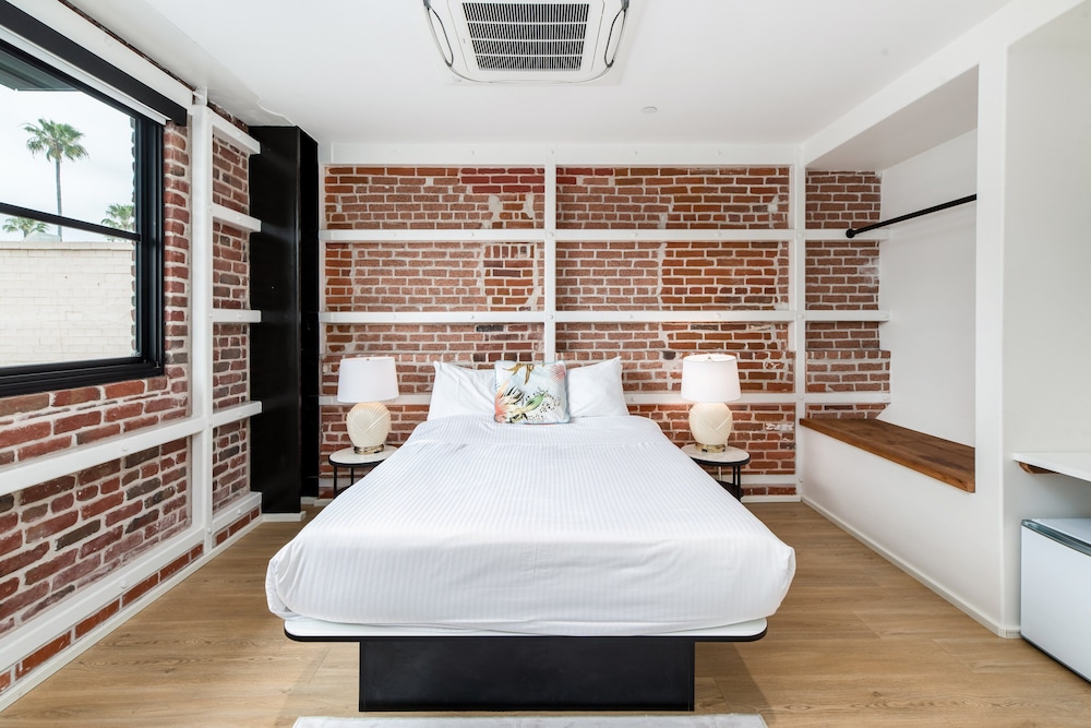 The Brick Hotel - photo 8