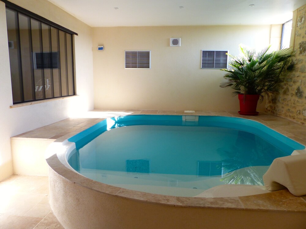 Restaurant La Fontaine de Rocoule — hotel in Montboucher-Sur-Jabron