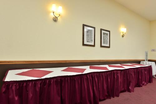 Hawthorn Suites by Wyndham Sacramento - photo 32