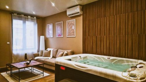 Love Room G Spa private in Saint-Quentin, France