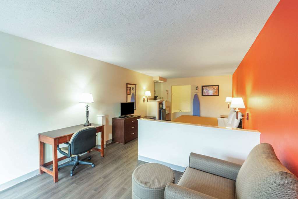 Econo Lodge Laurel - photo 18