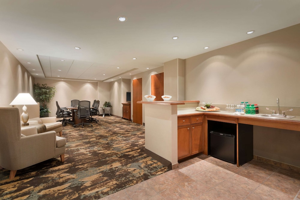 Embassy Suites by Hilton Franklin Cool Springs - photo 22