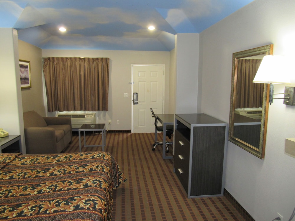 Camelot Inn & Suites Highway 290 NW Freeway - photo 11