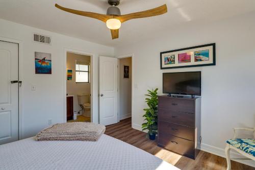 Breezy Cape Canaveral Townhome about 1 Mi to Beach — 4-Star Luxury Hotel in Cape Canaveral, United States