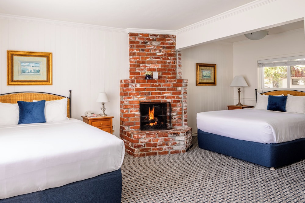 Carmel Fireplace Inn - photo 25