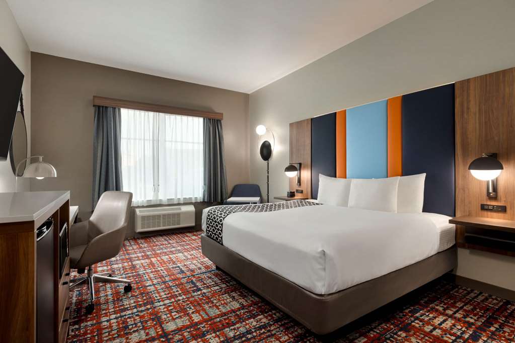 La Quinta Inn & Suites by Wyndham Oxford Anniston - photo 23