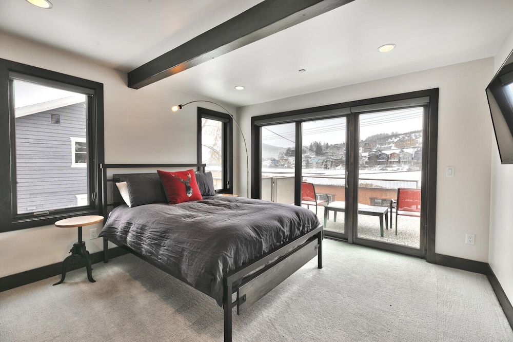 Pinetree by Avantstay Modern Park City Getaway w Patio & Balcony - photo 5