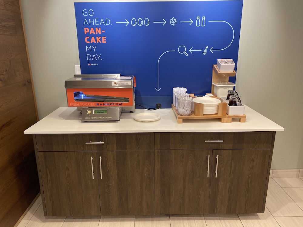Holiday Inn Express & Suites Junction by IHG - photo 49