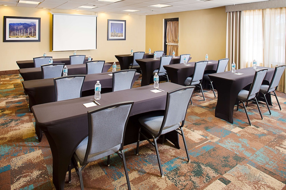 Hampton Inn & Suites Lancaster - photo 27