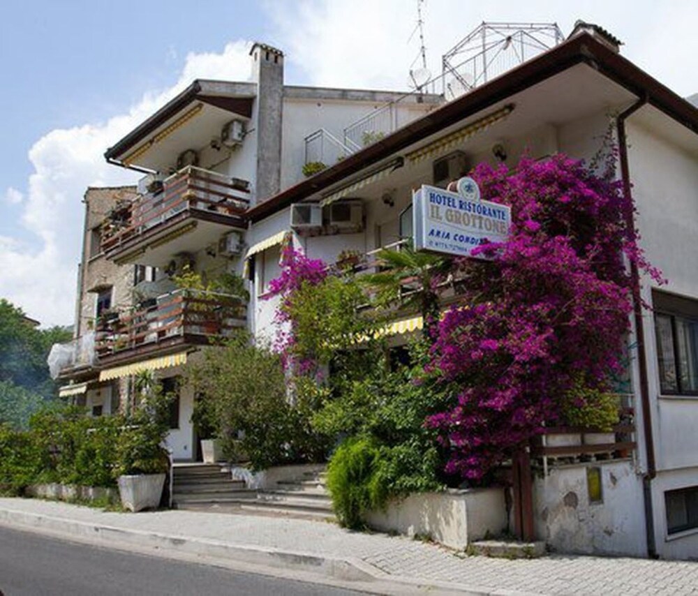 Hotel Il Grottone — Itri
