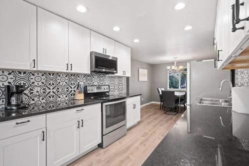 Central Huge Duplex Sleeps 16 — Wheat Ridge — photo 4