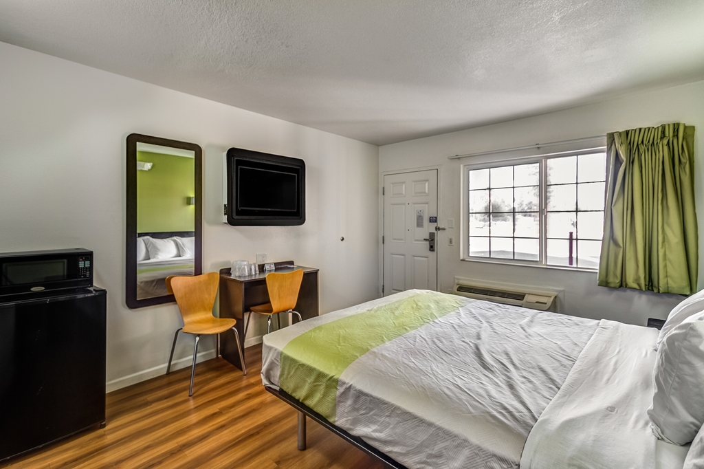 Motel 6 Visalia CA - photo 20