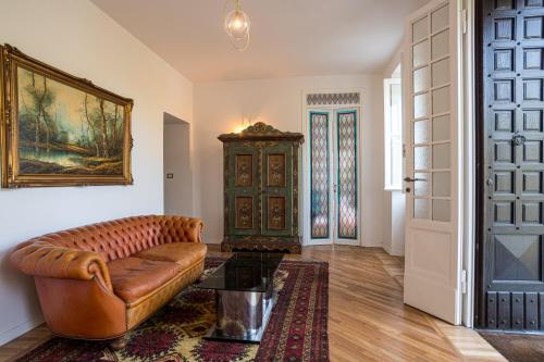 Guest Host Stylish and bright apartment with private garden — 4-Star Luxury Hotel in Como, Italy
