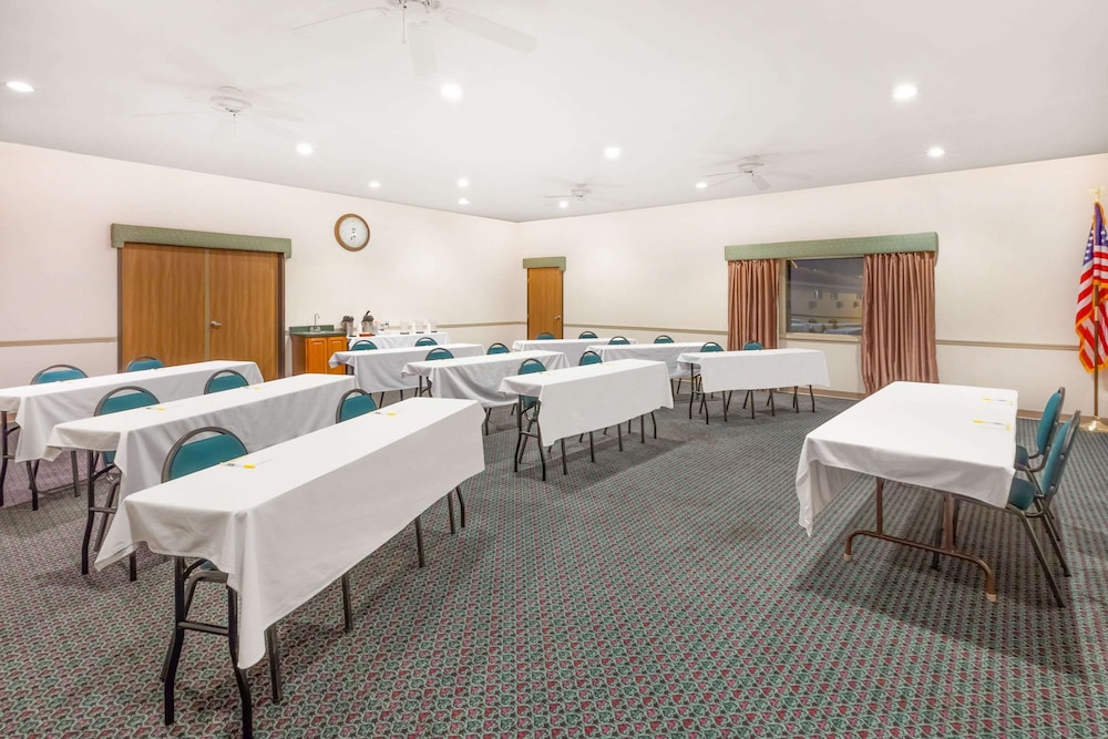 Days Inn by Wyndham Alpena - photo 26