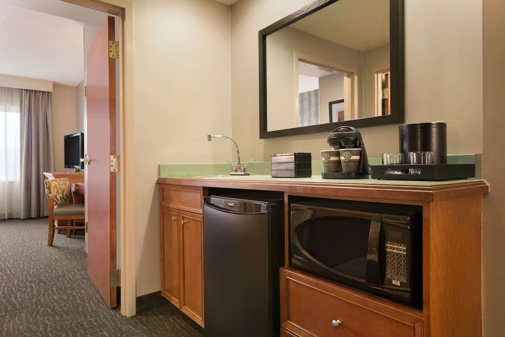 Embassy Suites by Hilton Franklin Cool Springs - photo 23