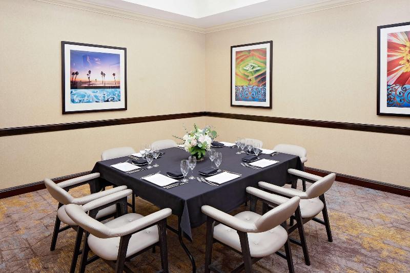 Hotel Zessa Orange County Airport a DoubleTree by Hilton - photo 136