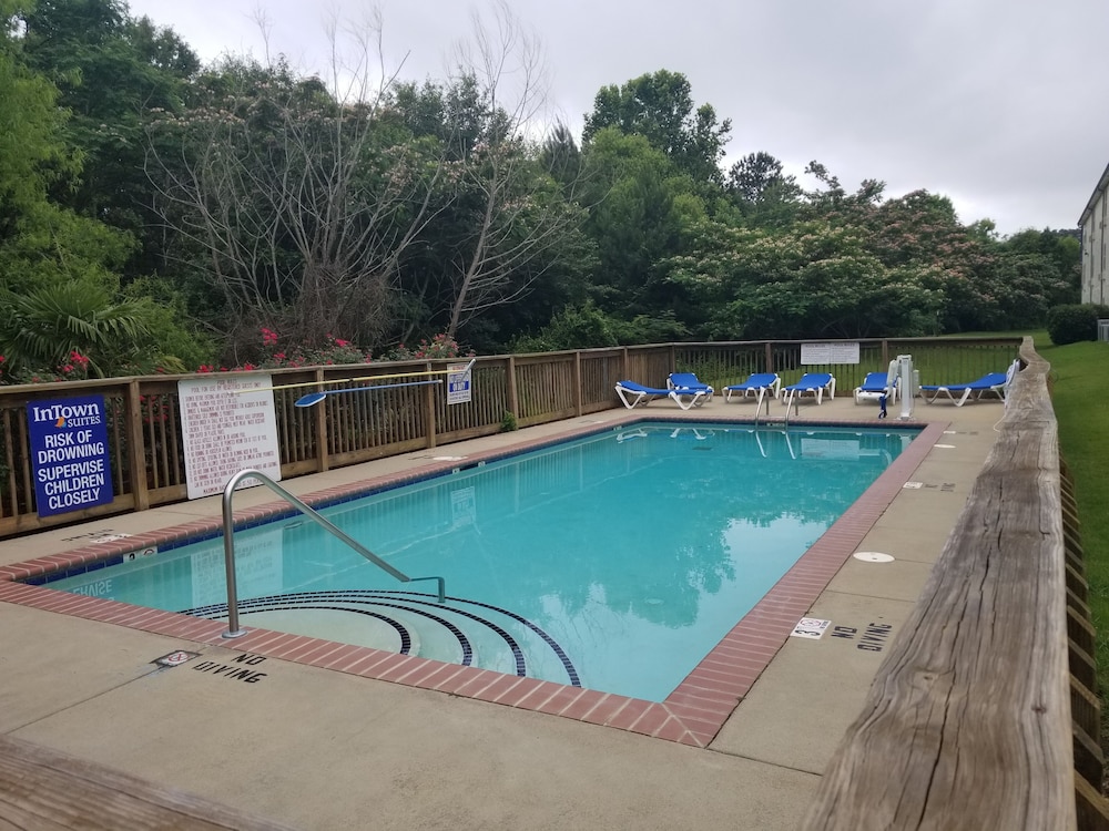 InTown Suites Extended Stay Columbus - photo 24