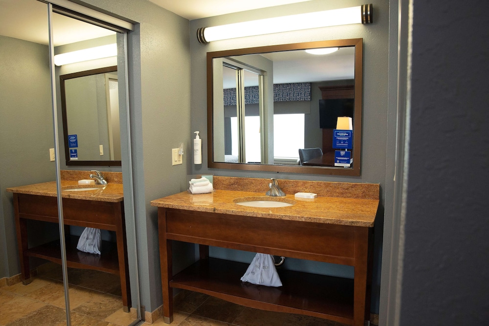 Hampton Inn & Suites Jacksonville - photo 25