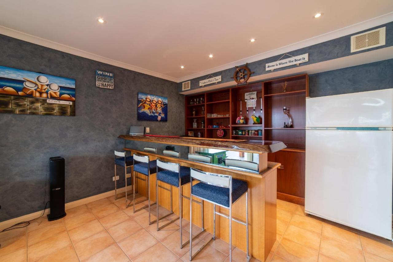Funland Family Home On The Canals Mandurah — 4-Star Luxury Hotel in South Yunderup, Australia