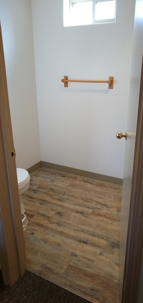 The Ponderosa Motel - photo 18